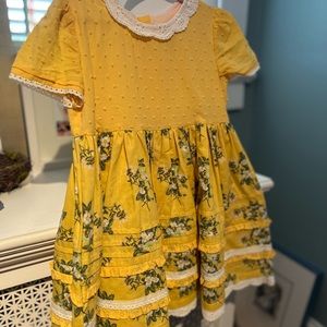Truly gorgeous Matilda Jane dress. Size 4. Yellow with flowers and lace detail.
